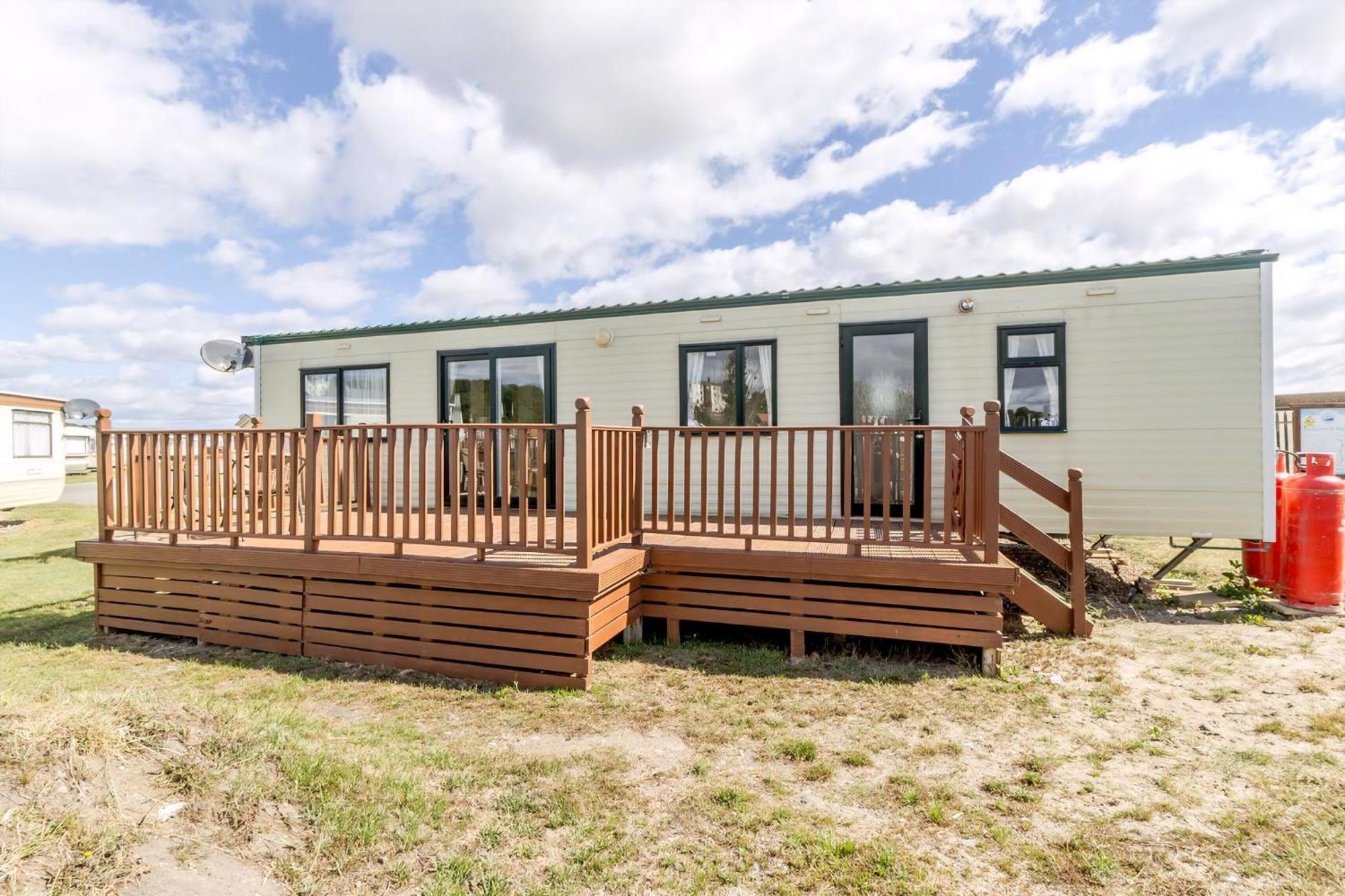 Great Dog Friendly Caravan For Hire At North Denes In Suffolk Ref 40068nd Campingplatz